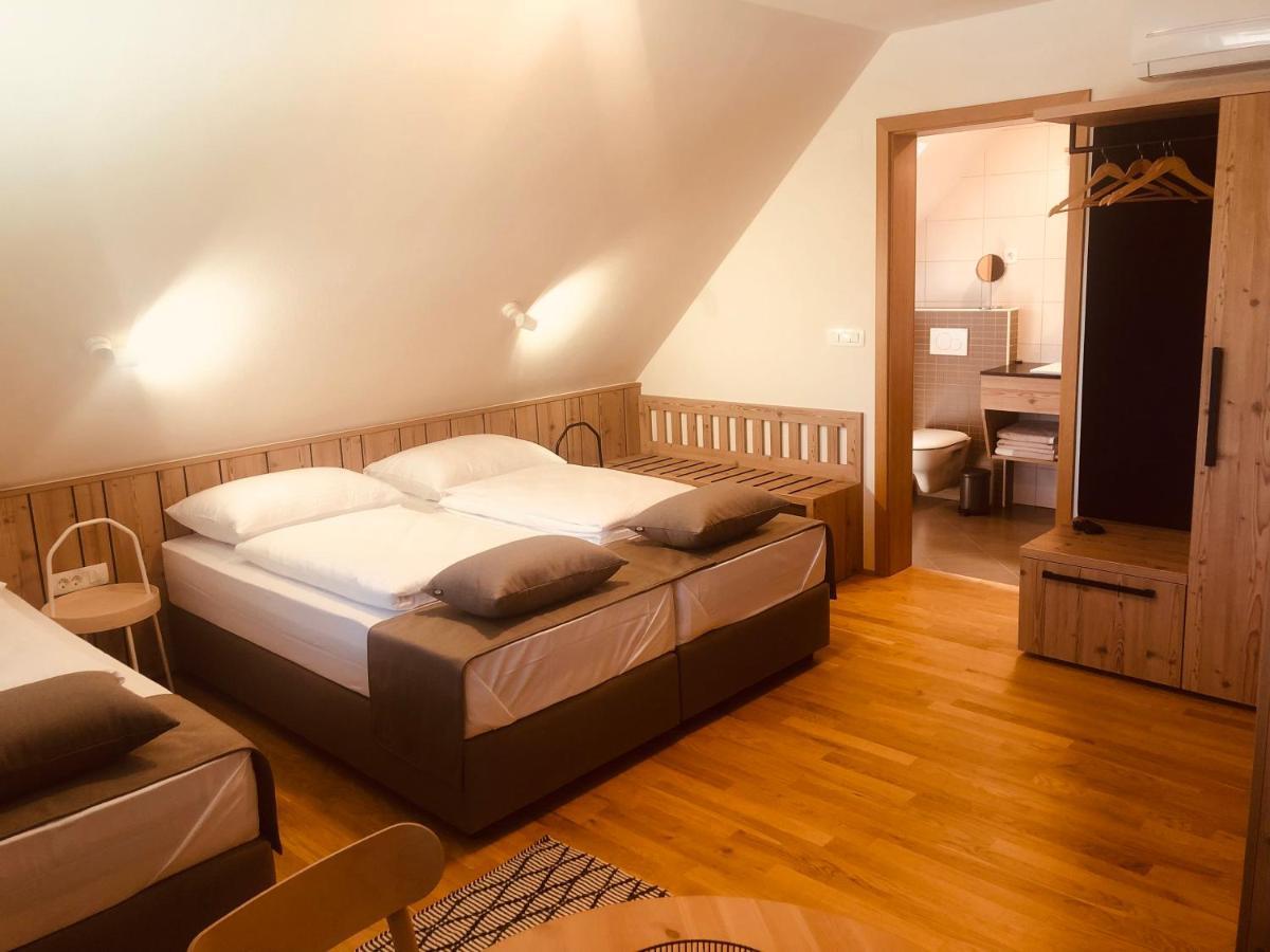 Hôtel Na Vasi Restavracija In Prenocisca à Škofja Loka Extérieur photo